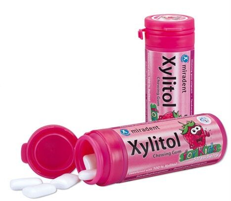 Жевательная резинка Miradent Xylitol For Kids земляника